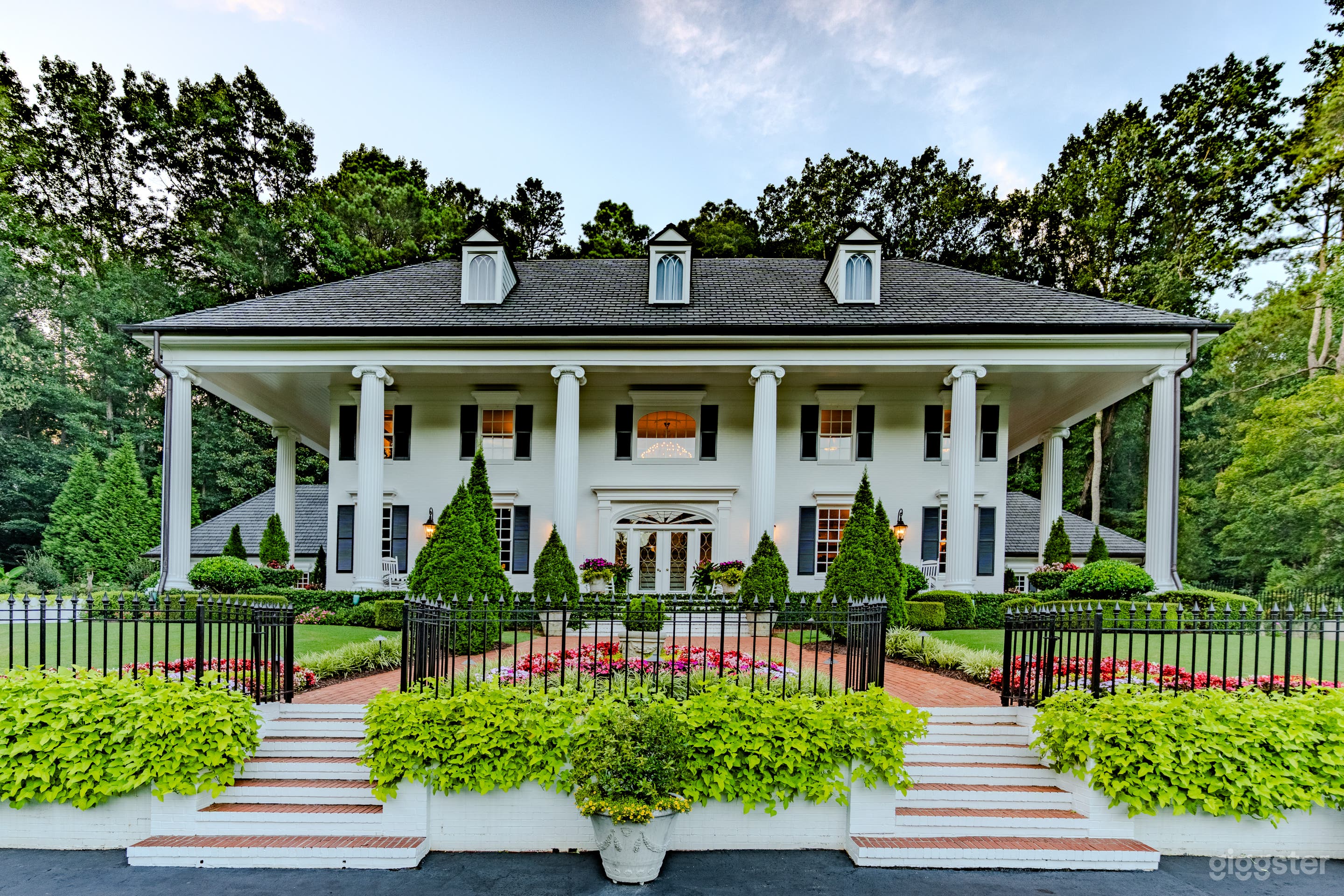 Chateau Noir Versatile Production Estate & High-End Finishes Photo 1