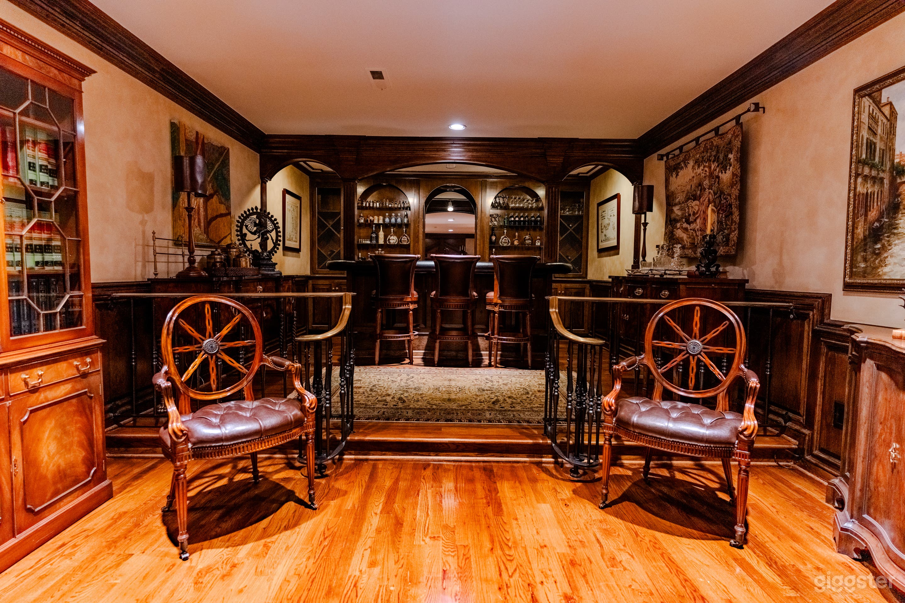 Chateau Noir Versatile Production Estate & High-End Finishes Photo 4