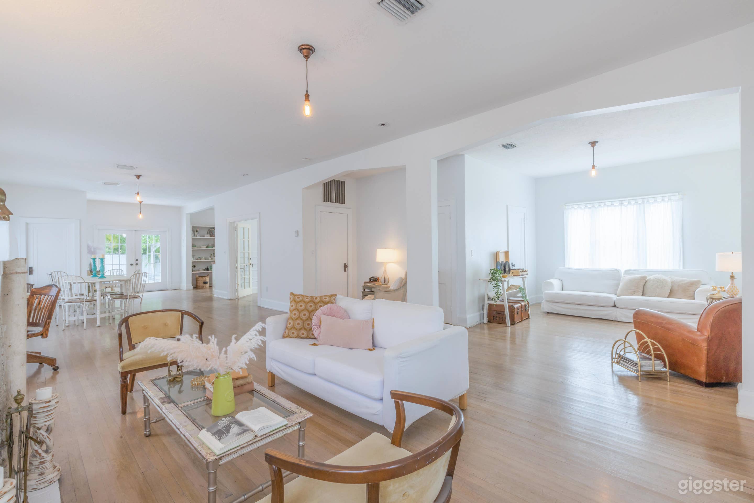 White Sand Daylight Studio Photo 3