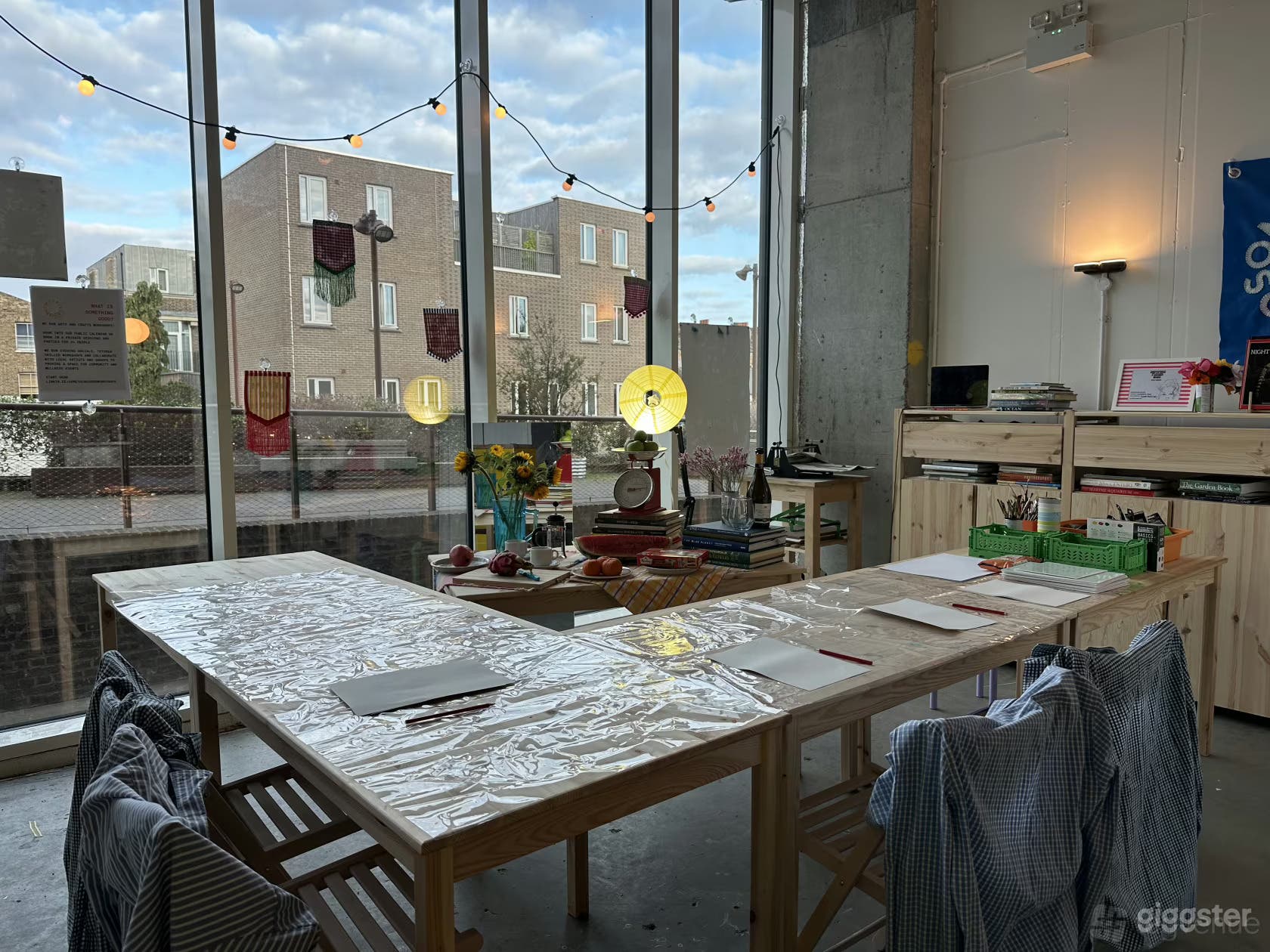 Craft Workshop Space with Bar in London Photo 4