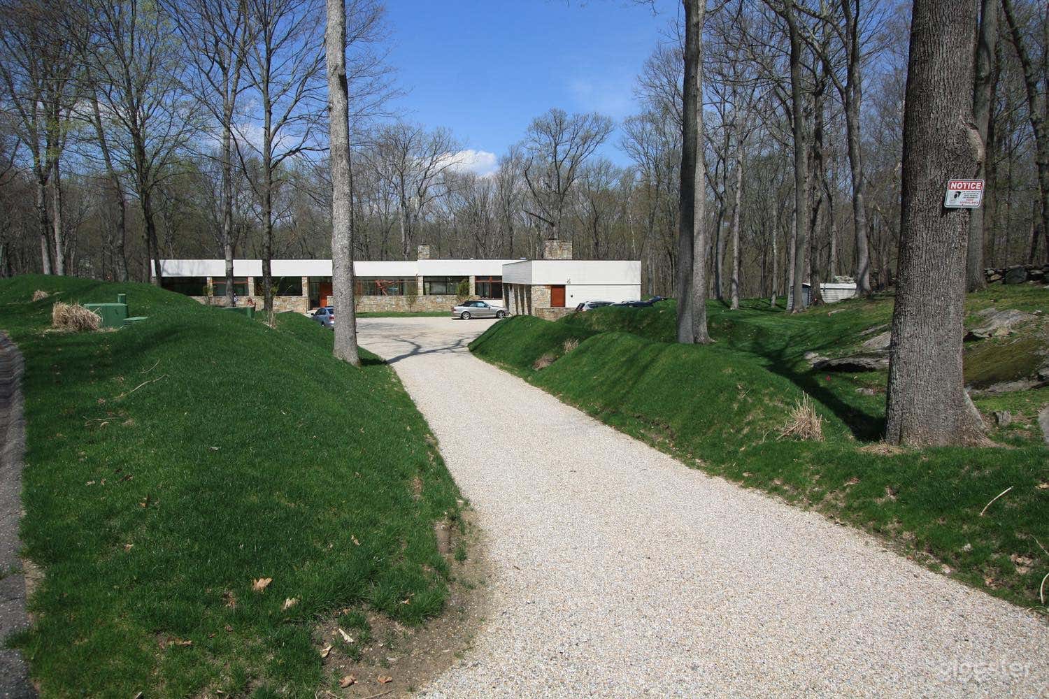 Modern opulent home on 6+ acres Photo 4