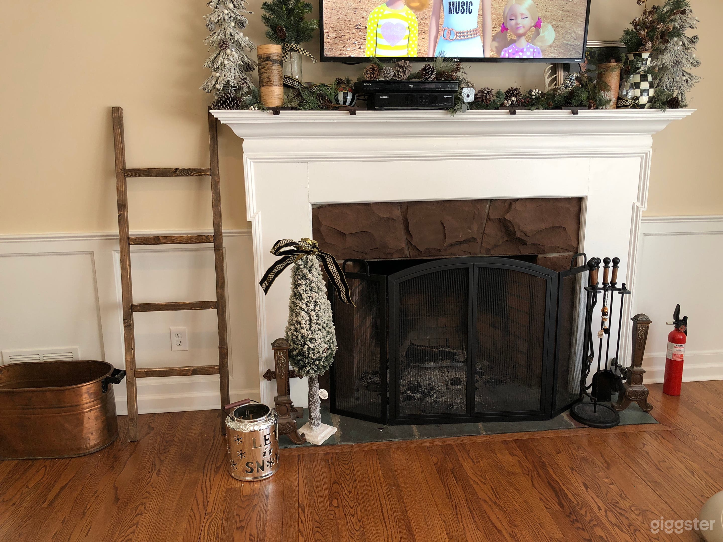 Charming, stone front home in lake community   Photo 3