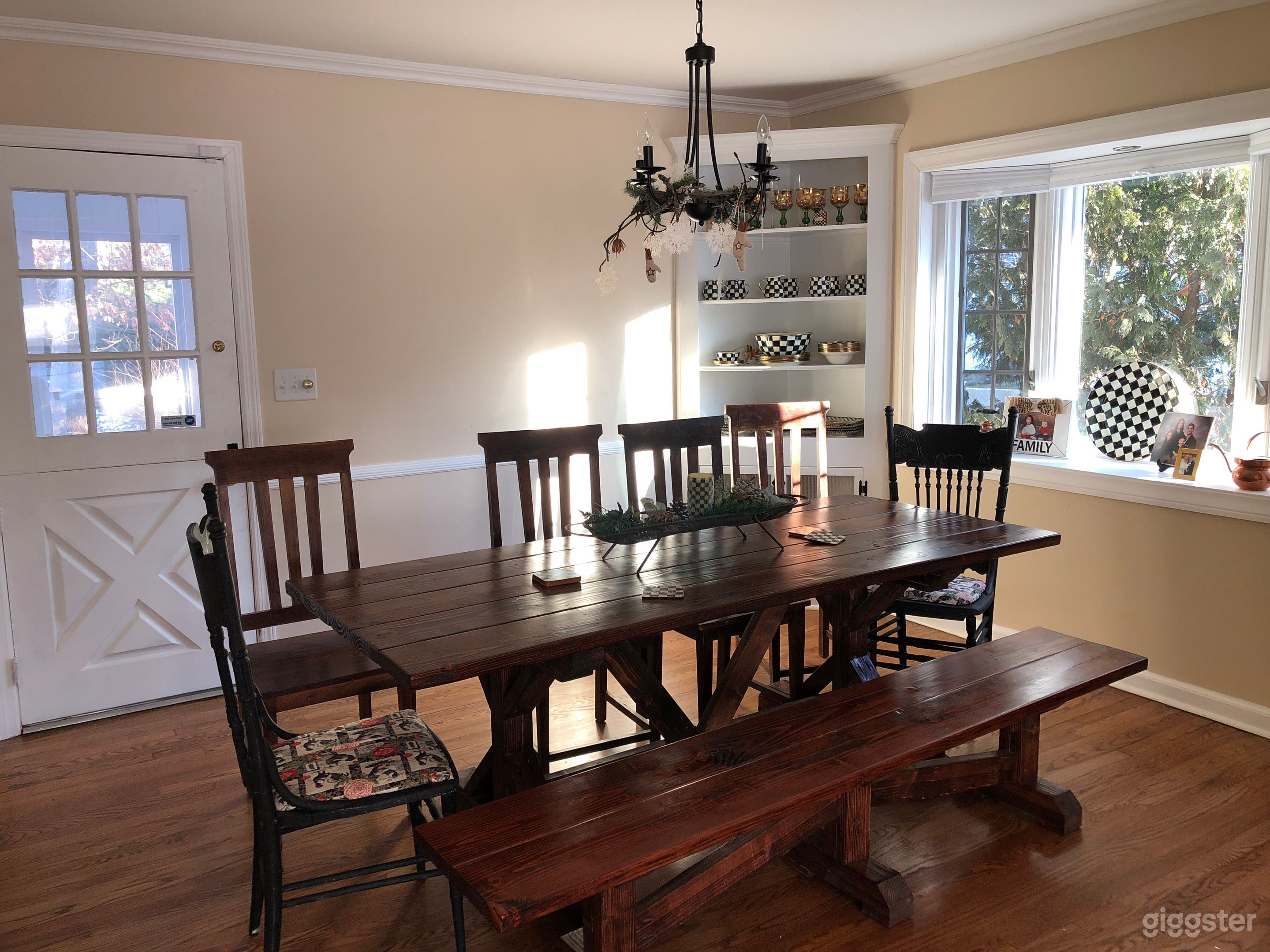 Charming, stone front home in lake community   Photo 2