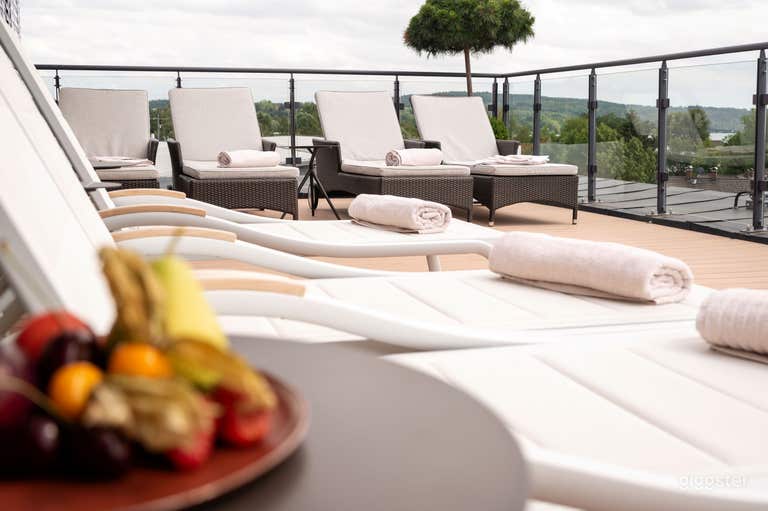  Dachterrasse mit Stadt- und Seeblick 