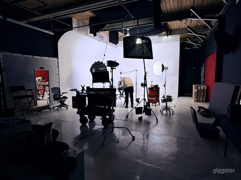  Cyc Wall Studio + FREE LIGHTING 