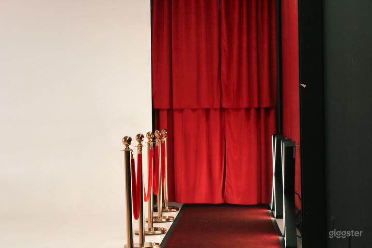  Cyc Wall Studio + FREE LIGHTING 