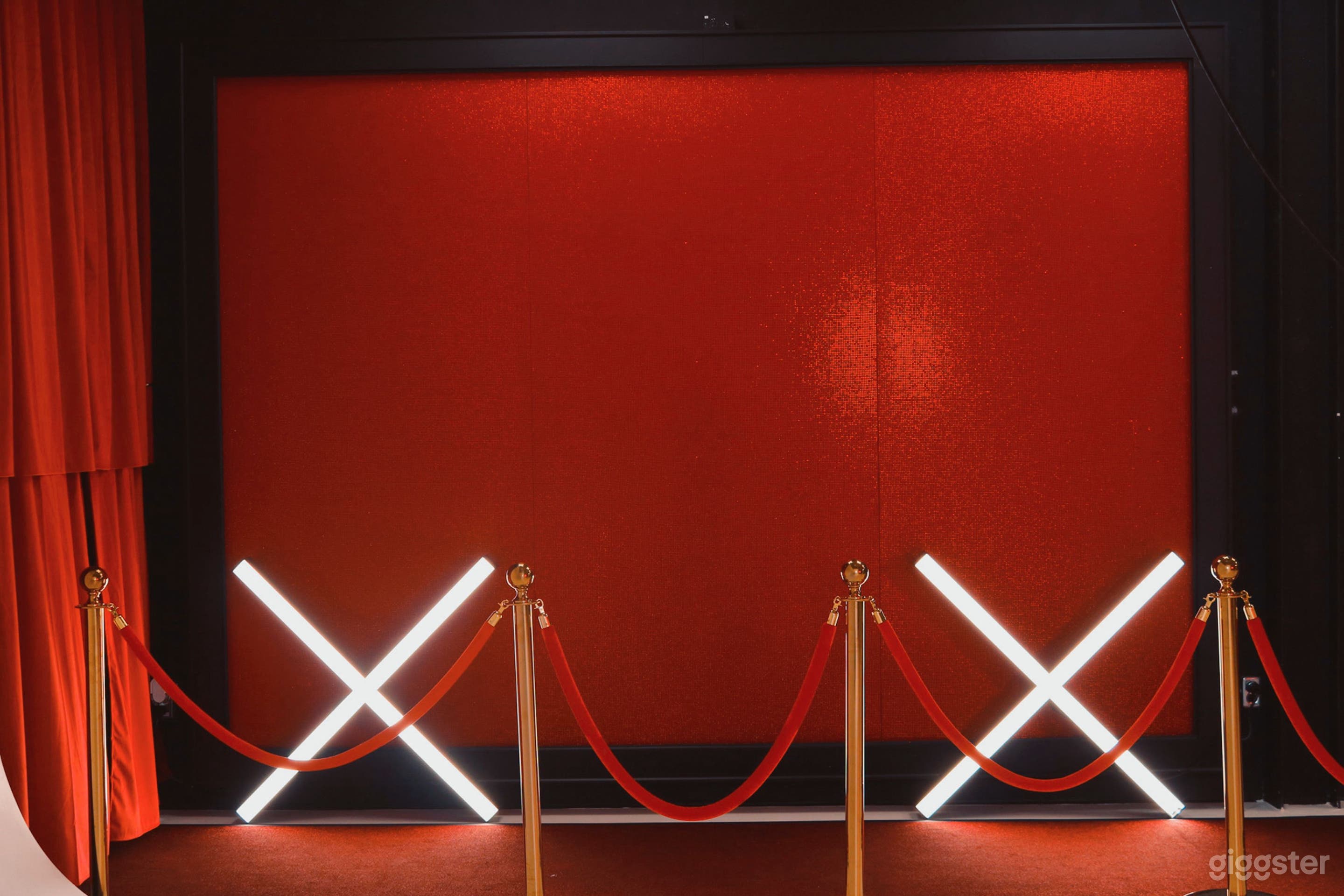 Natural Light Cyc Wall Studio + FREE LIGHTING Photo 4