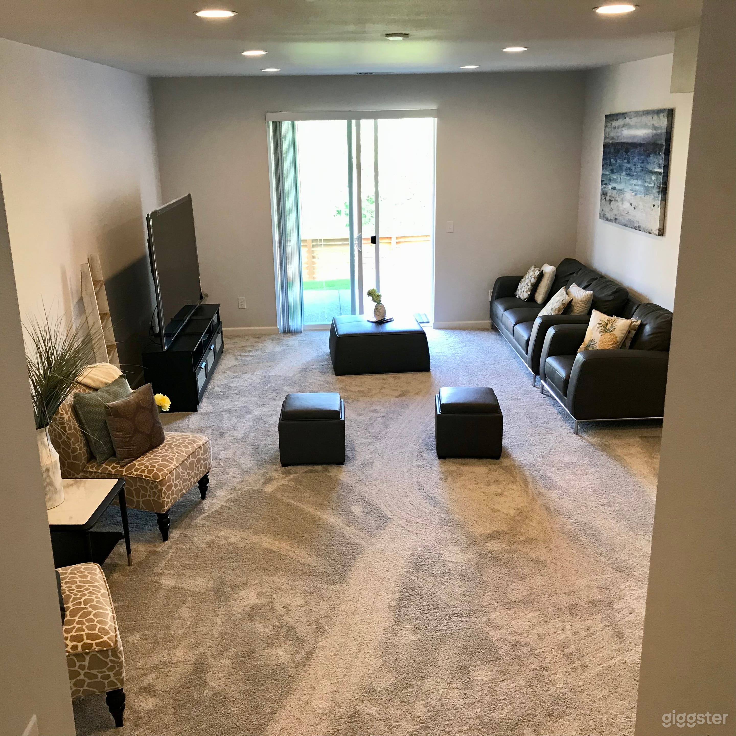 A unique, modern new house with natural light Photo 3