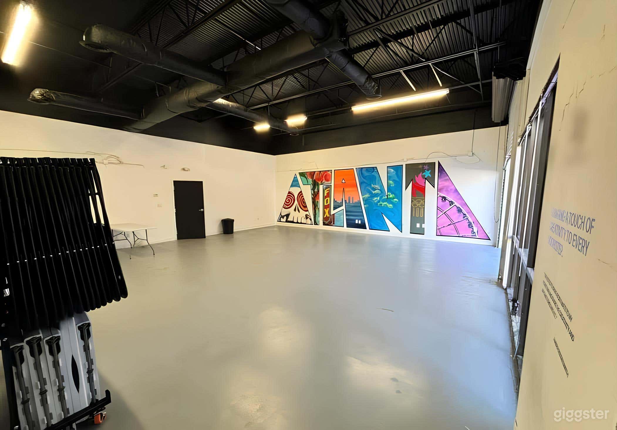 Warehouse Studio Photo 4