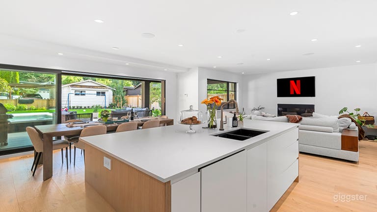  Kitchen / Living room 