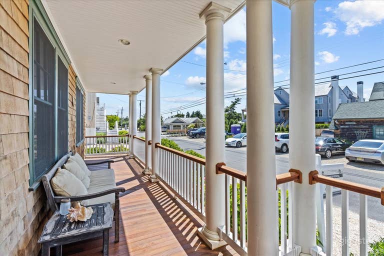  Large, Bright, Airy, Coastal Home With Bay and Sunset Views 