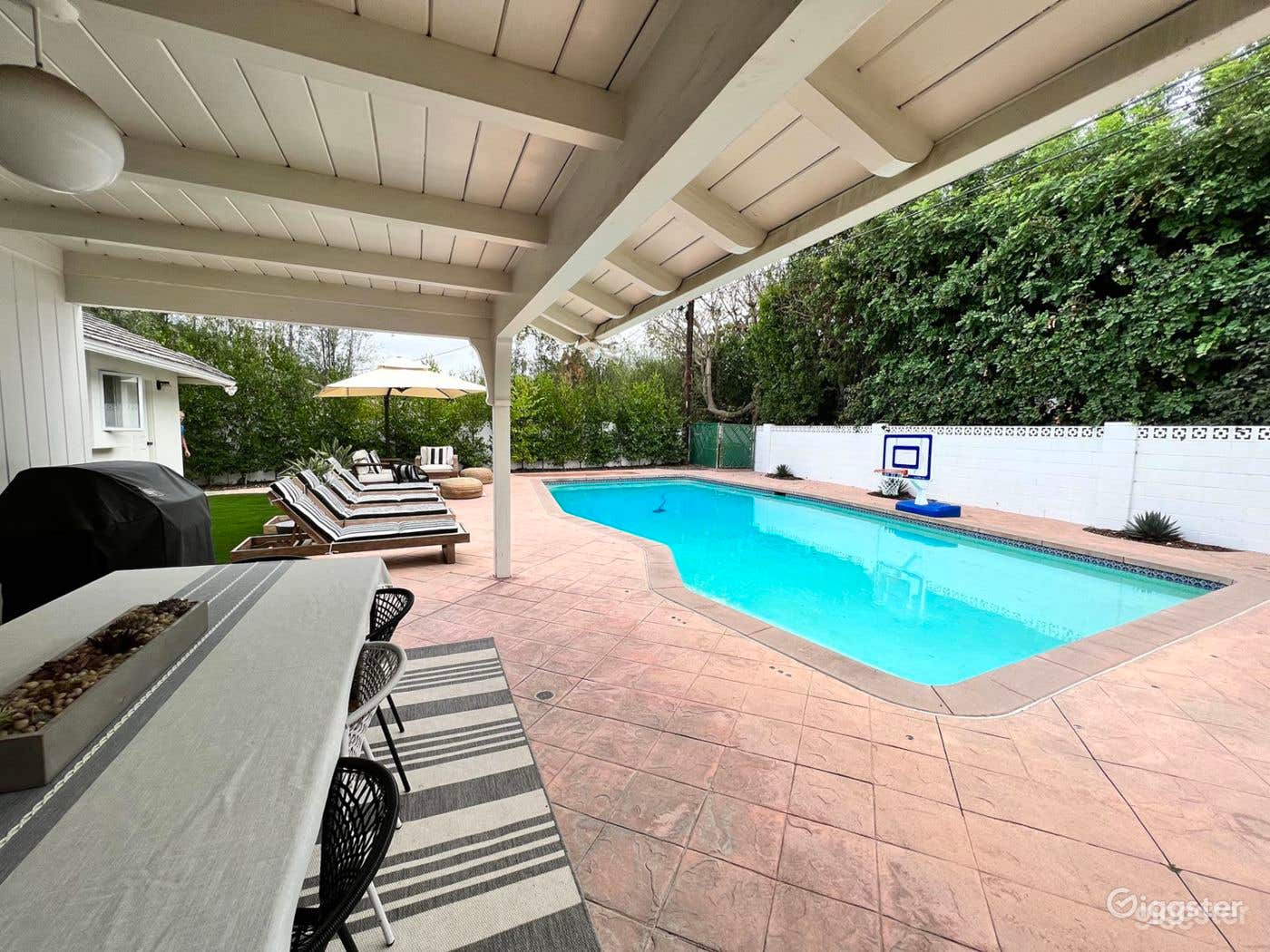 Large Rectangular Pool &amp; Backyard Photo 3