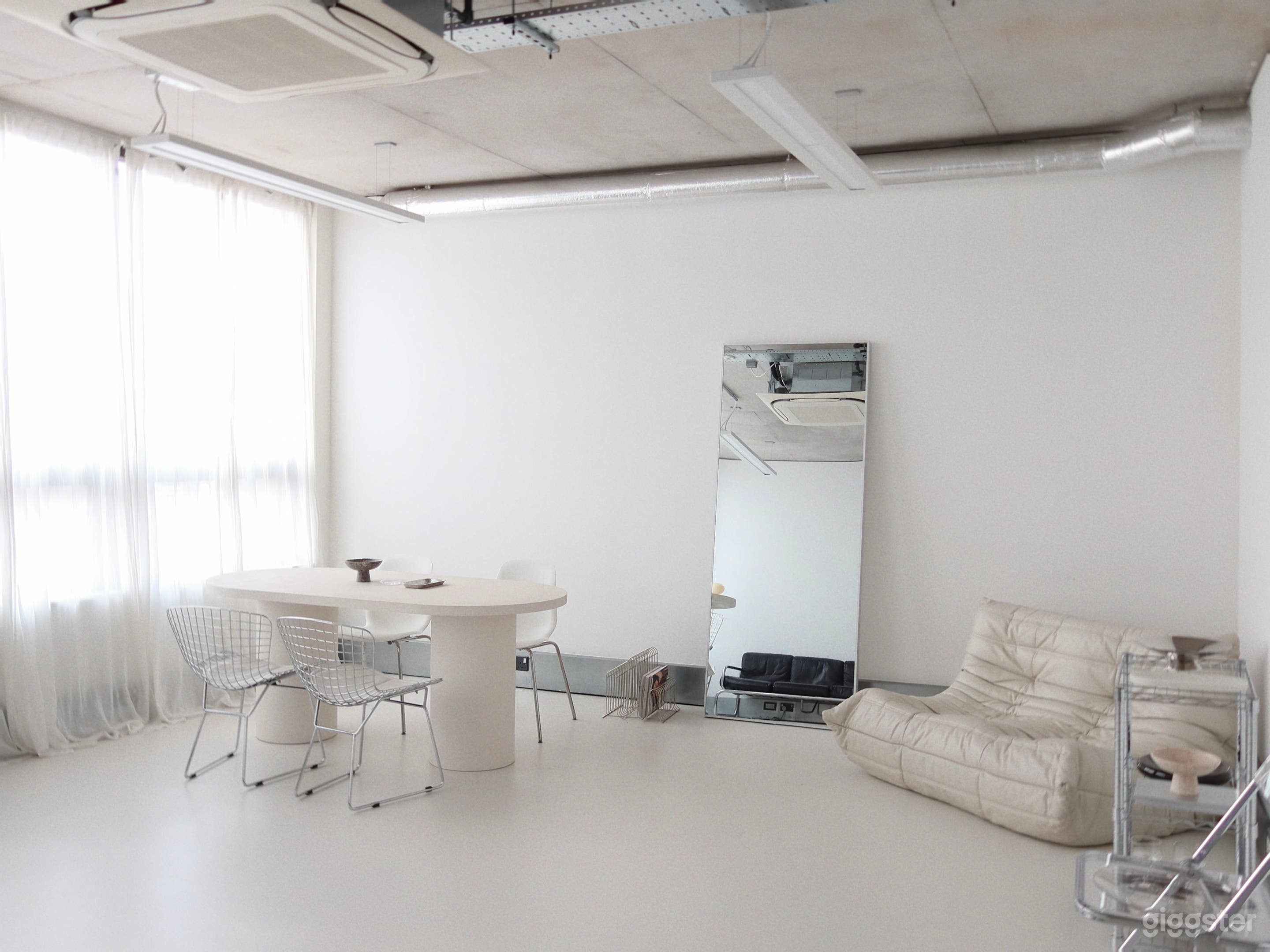 Minimal Industrial Content Studio, Notting Hill, West London Photo 2
