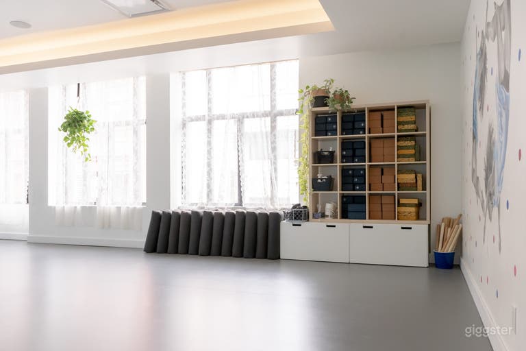  Bright And Welcoming Studio Space 