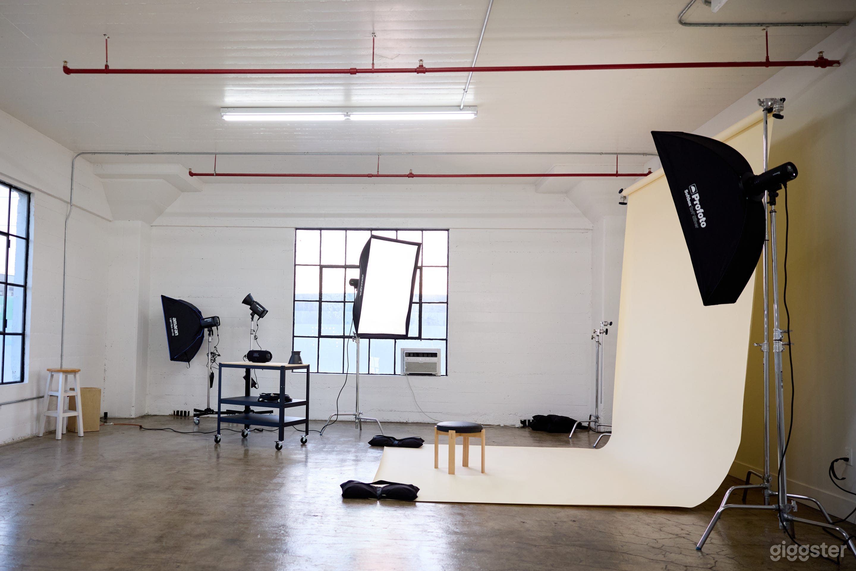 Spacious Natural Light Studio with Profoto Lights  Photo 3