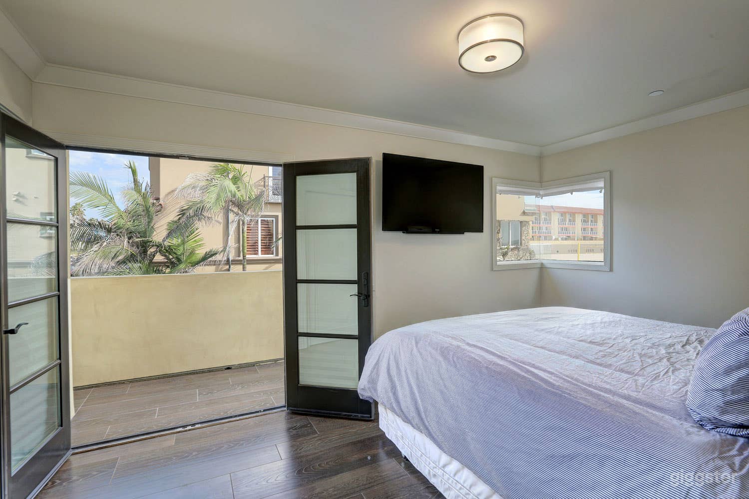 Beachside Villa with Rooftop Deck Grill Photo 4