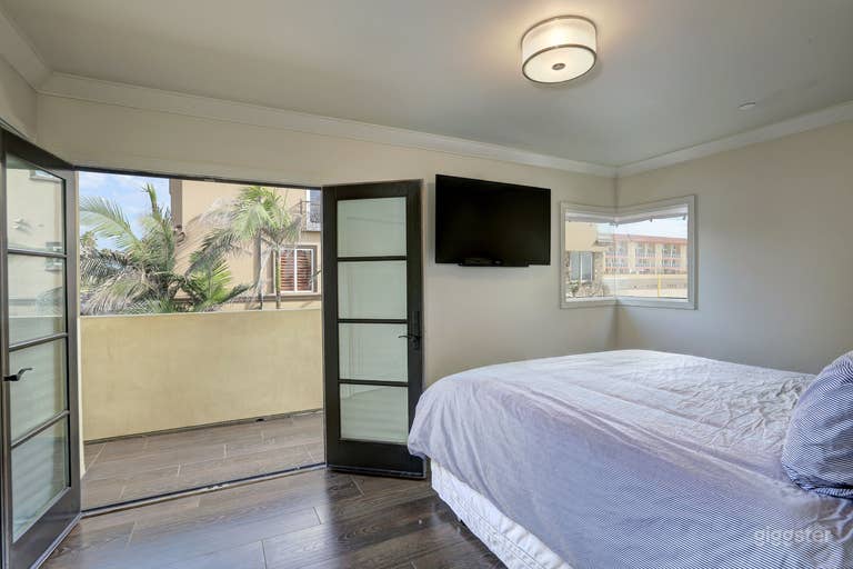  Beachside Villa with Rooftop Deck Grill 