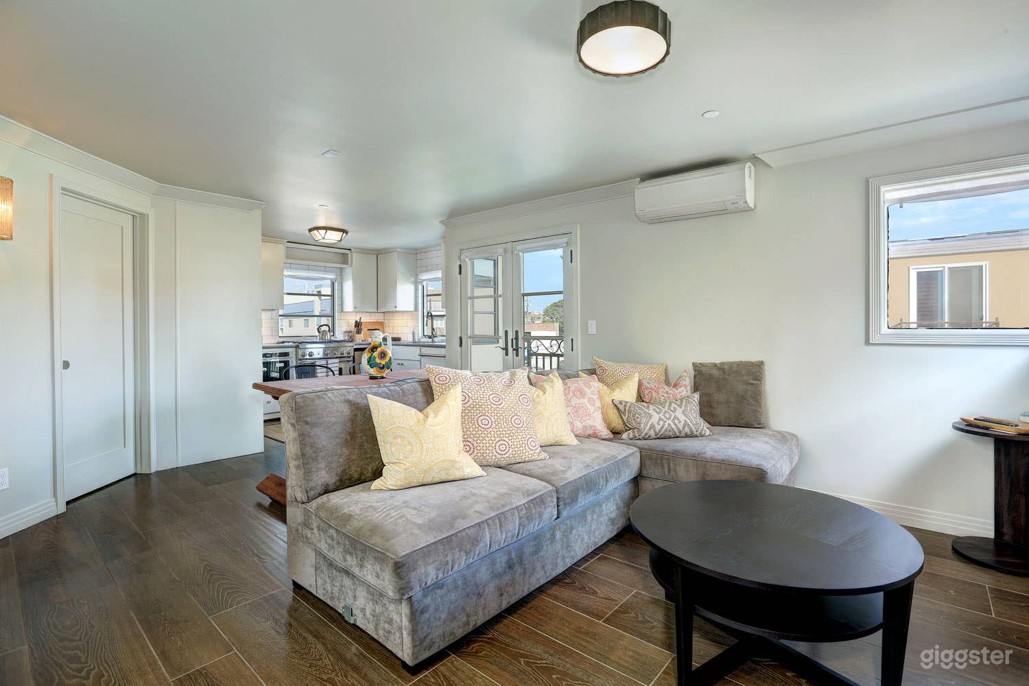 Beachside Villa with Rooftop Deck Grill Photo 3