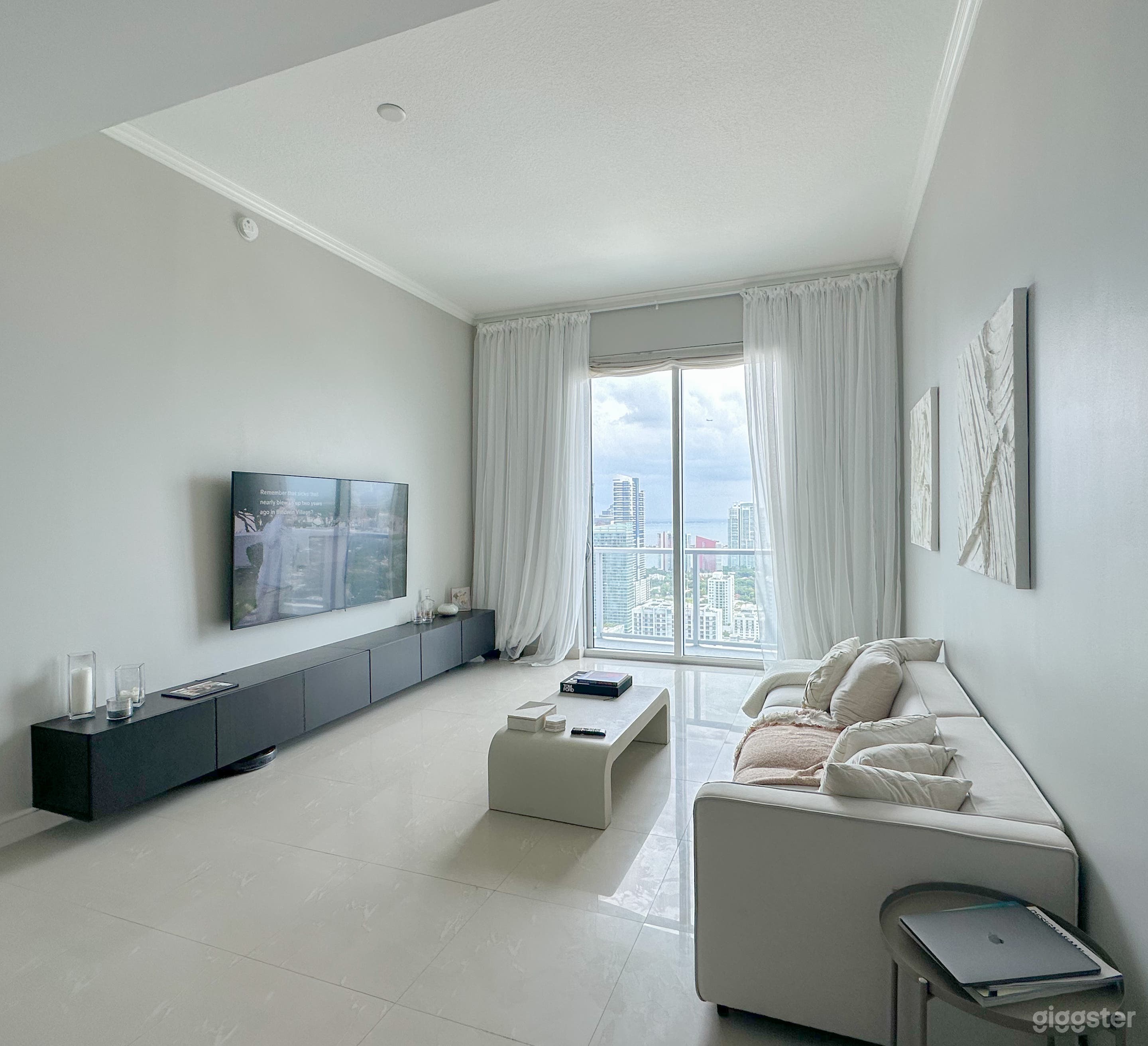 Living Room (12' ceilings).