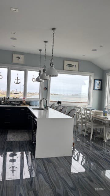  Propiedad Privada Frente al Agua en Oak Beach 