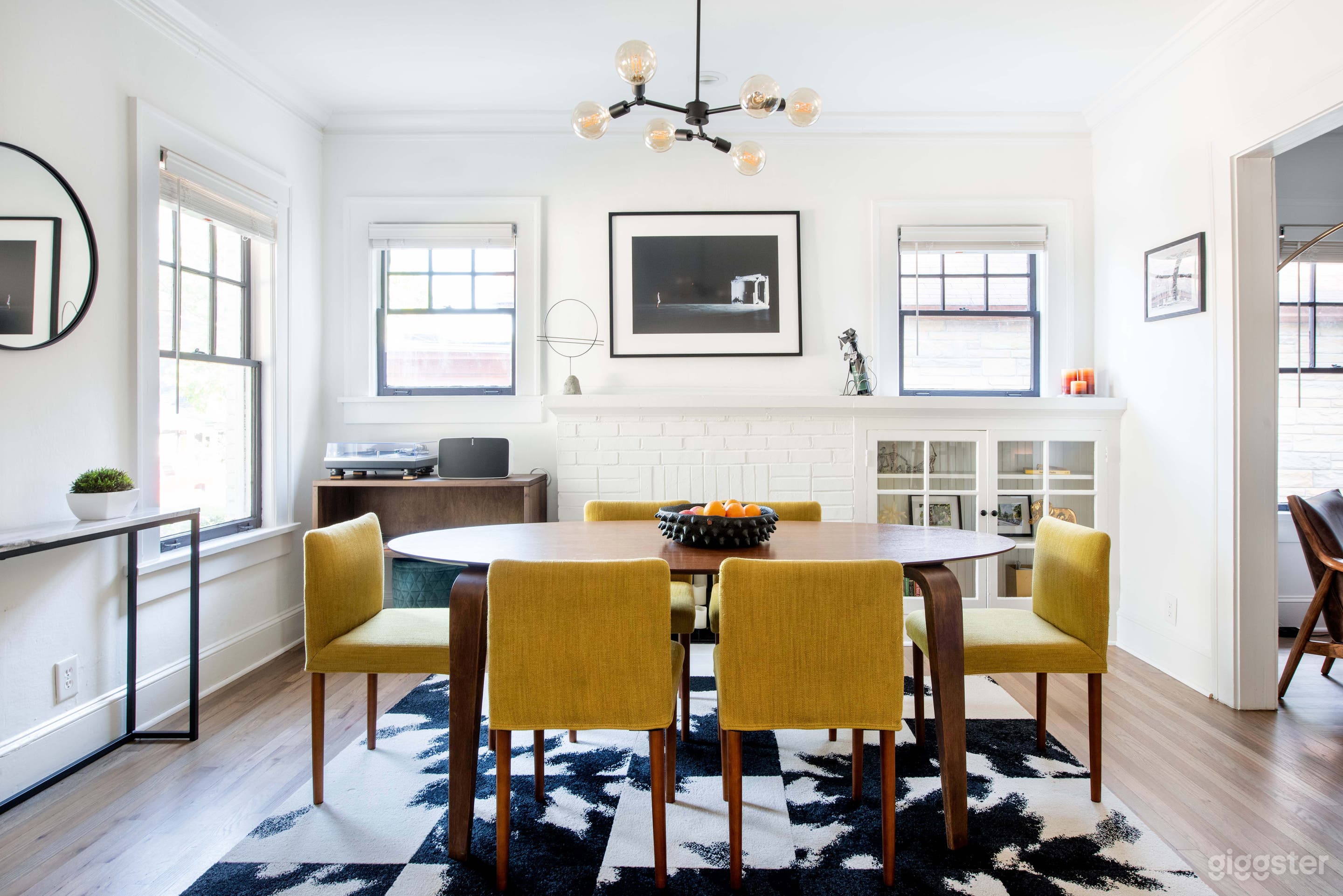  Sweet Escape - Lux Designer Retreat w/ City Views Photo 3