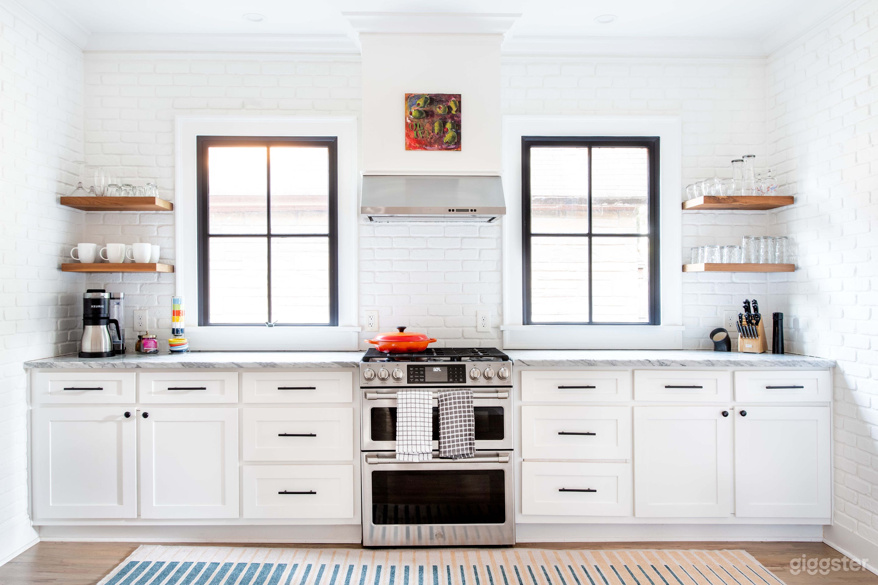  Sweet Escape - Lux Designer Retreat w/ City Views Photo 2