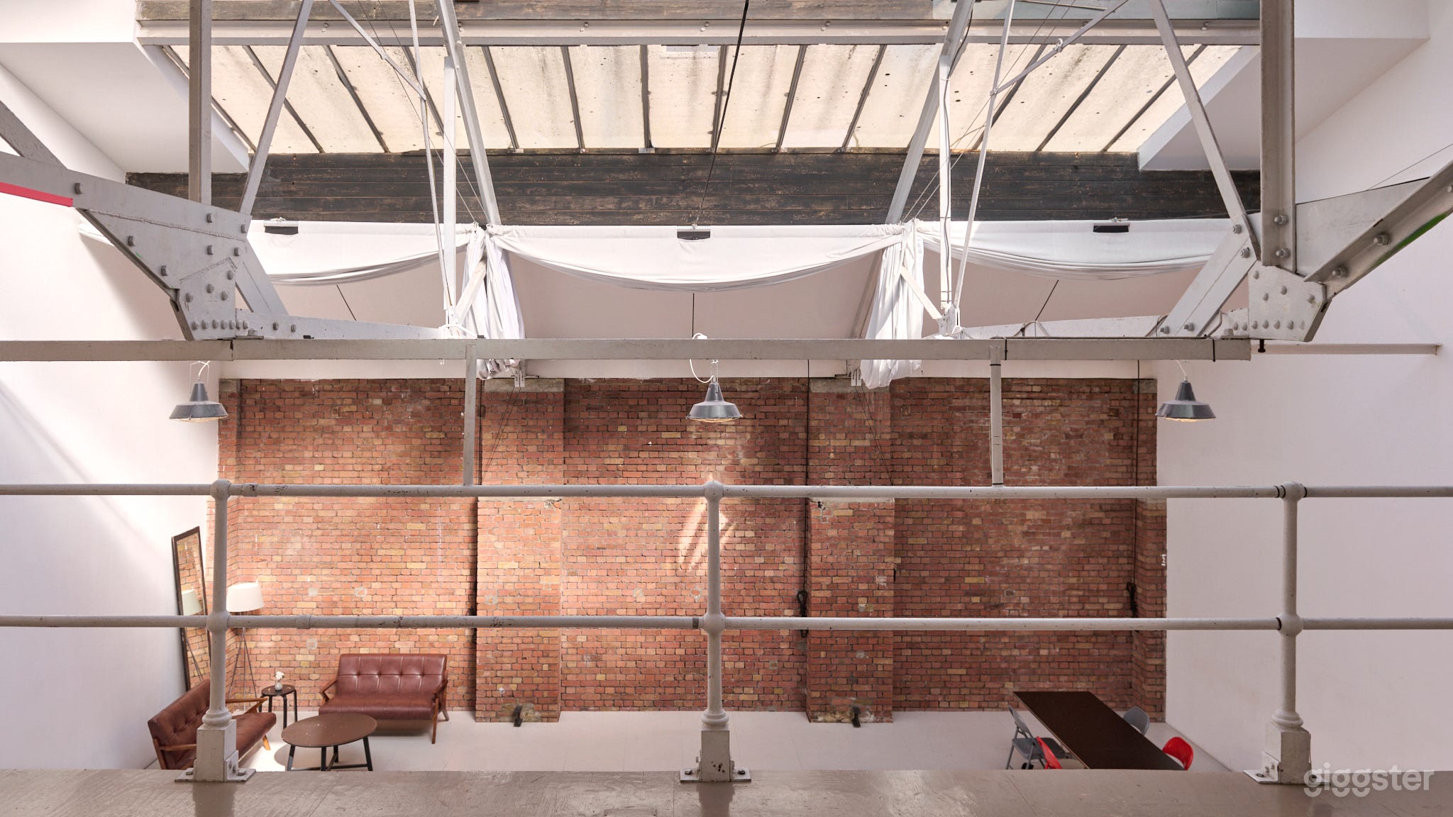 Daylight Studio, Showroom, Cove and blackout  Photo 4