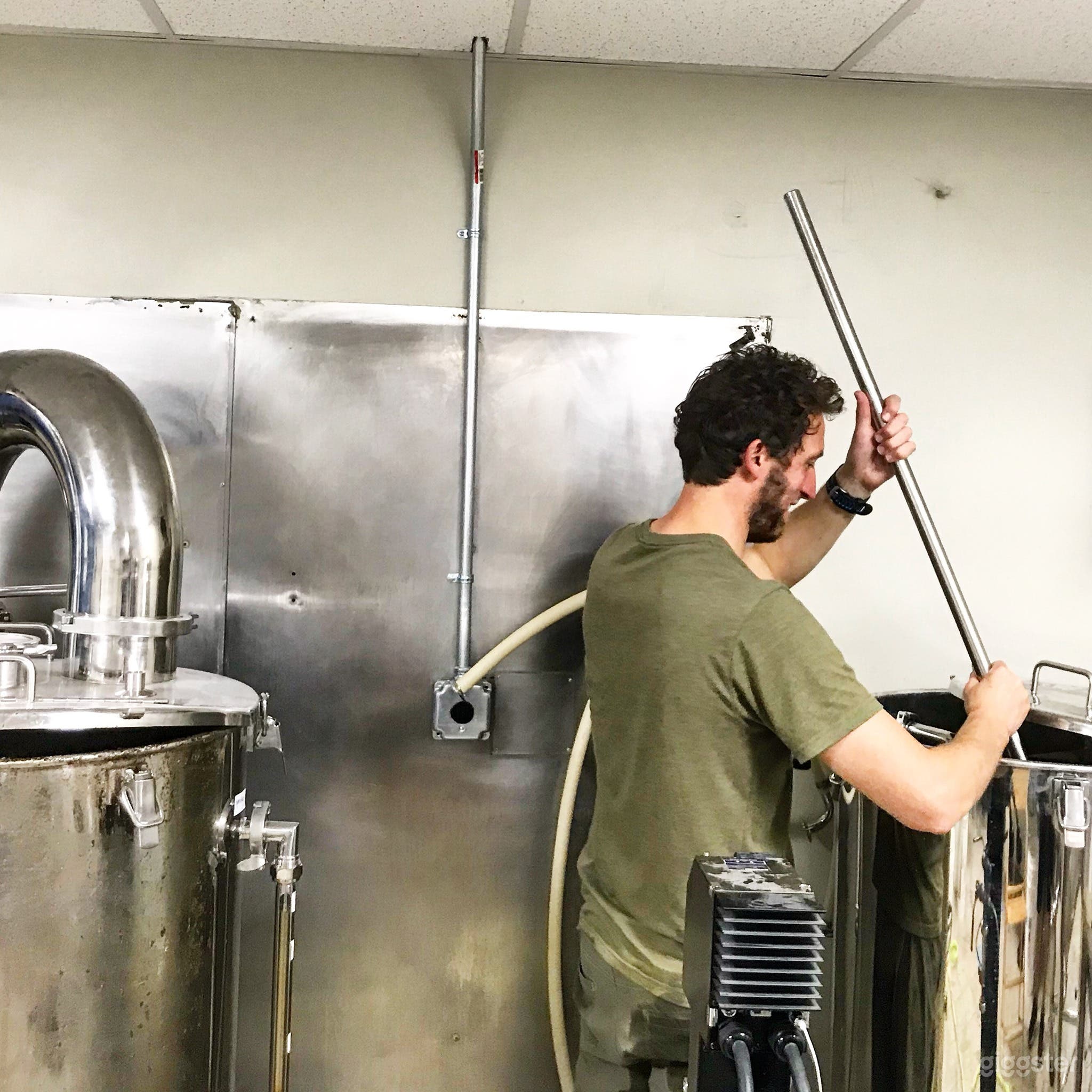 800 Sq. Ft. Brewery Perfect for Filming and Photoshoots Photo 1