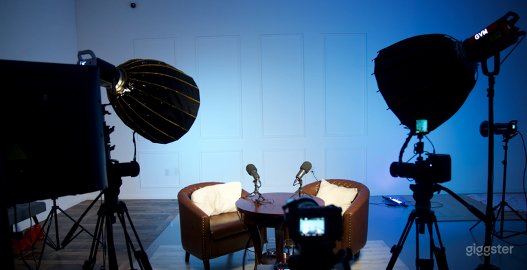  Estudio de Podcast de Katy con Audio Profesional y Configuración Multicámara 