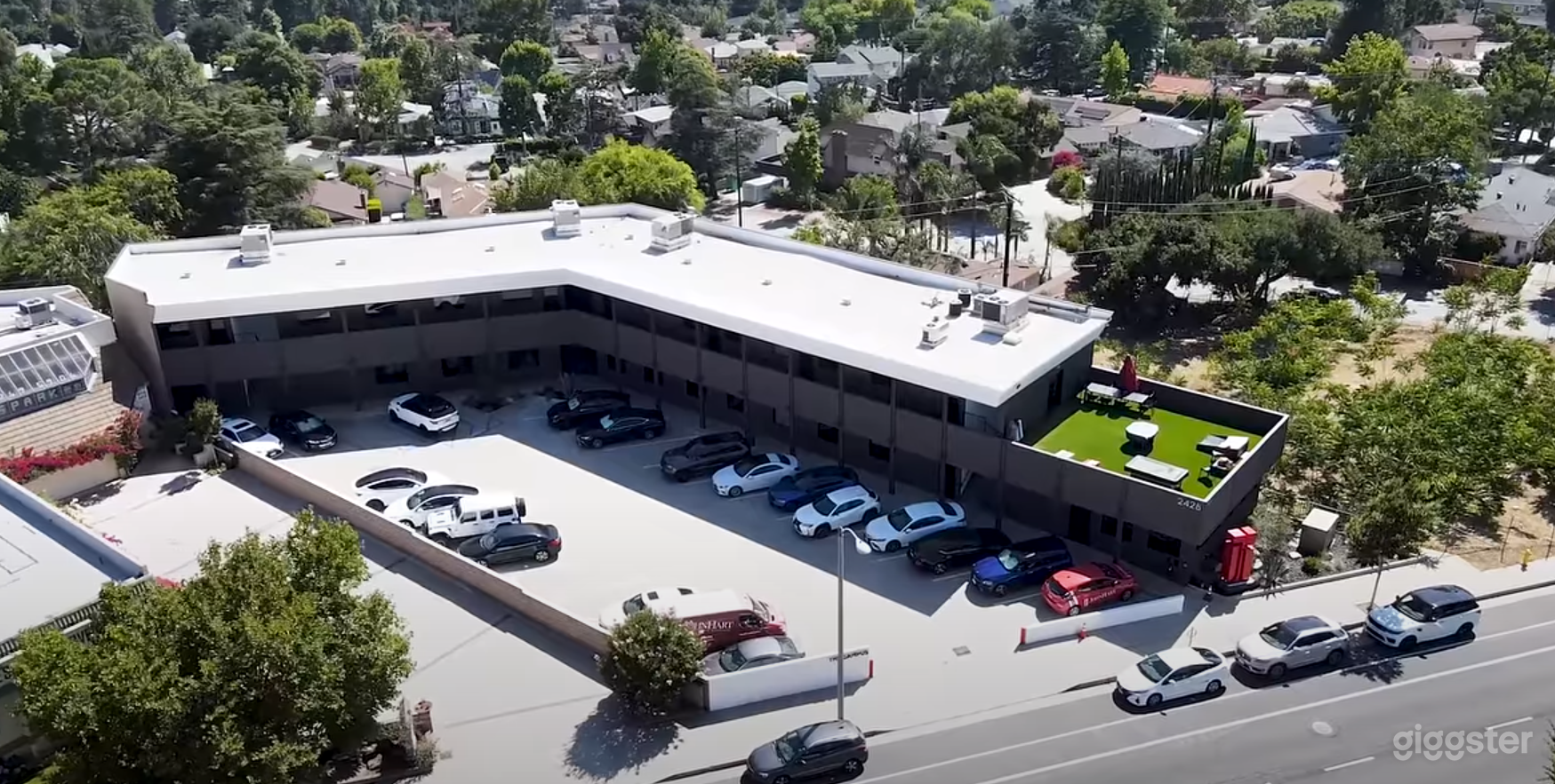 La Crescenta-Glendale Modern Office With Studio and Rooftop Photo 2