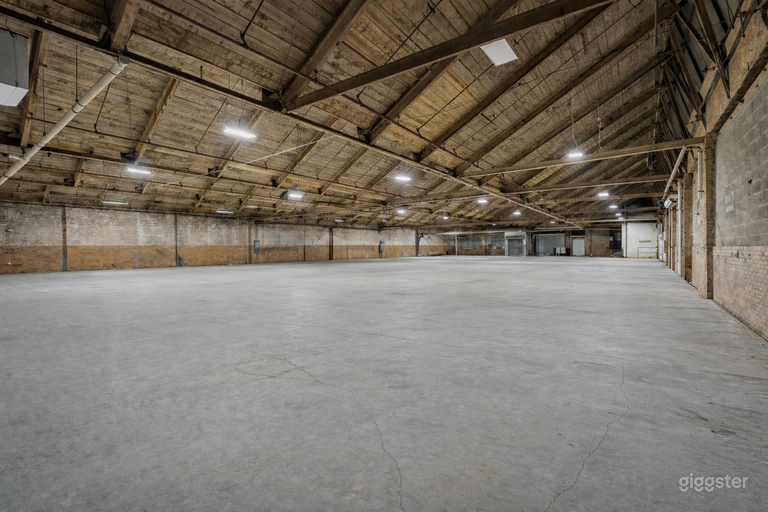  Expansive Industrial Warehouse with 20FT Ceilings & On-Site 