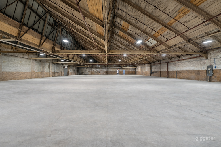 Expansive Industrial Warehouse with 20FT Ceilings & On-Site 