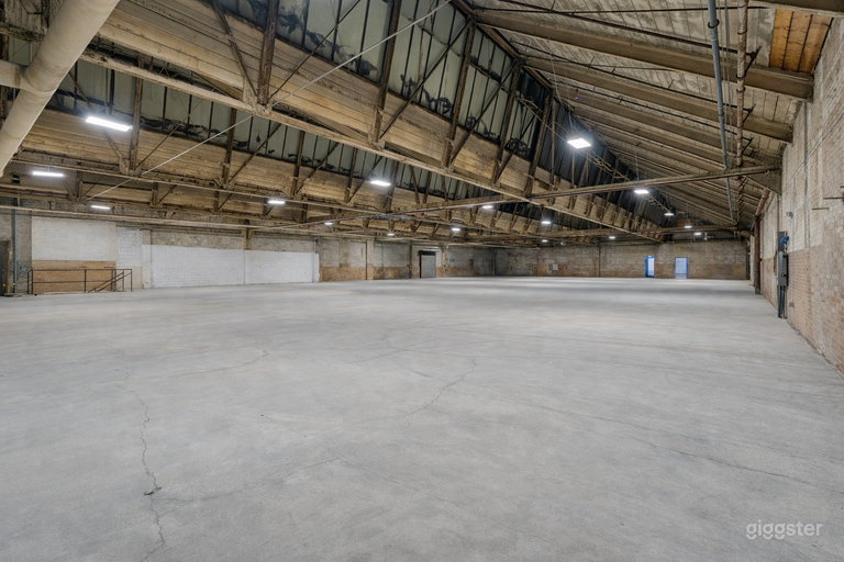  Expansive Industrial Warehouse with 20FT Ceilings & On-Site 
