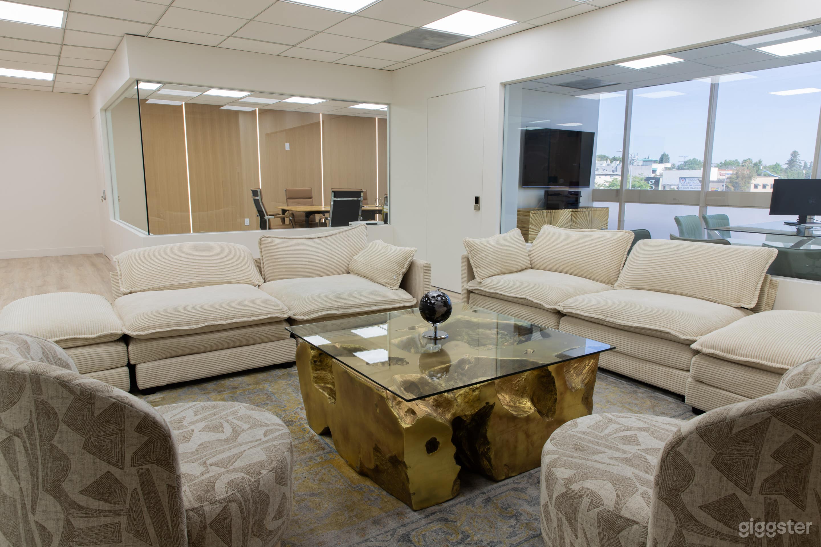 One of a kind Luxury office space for filming  Photo 3