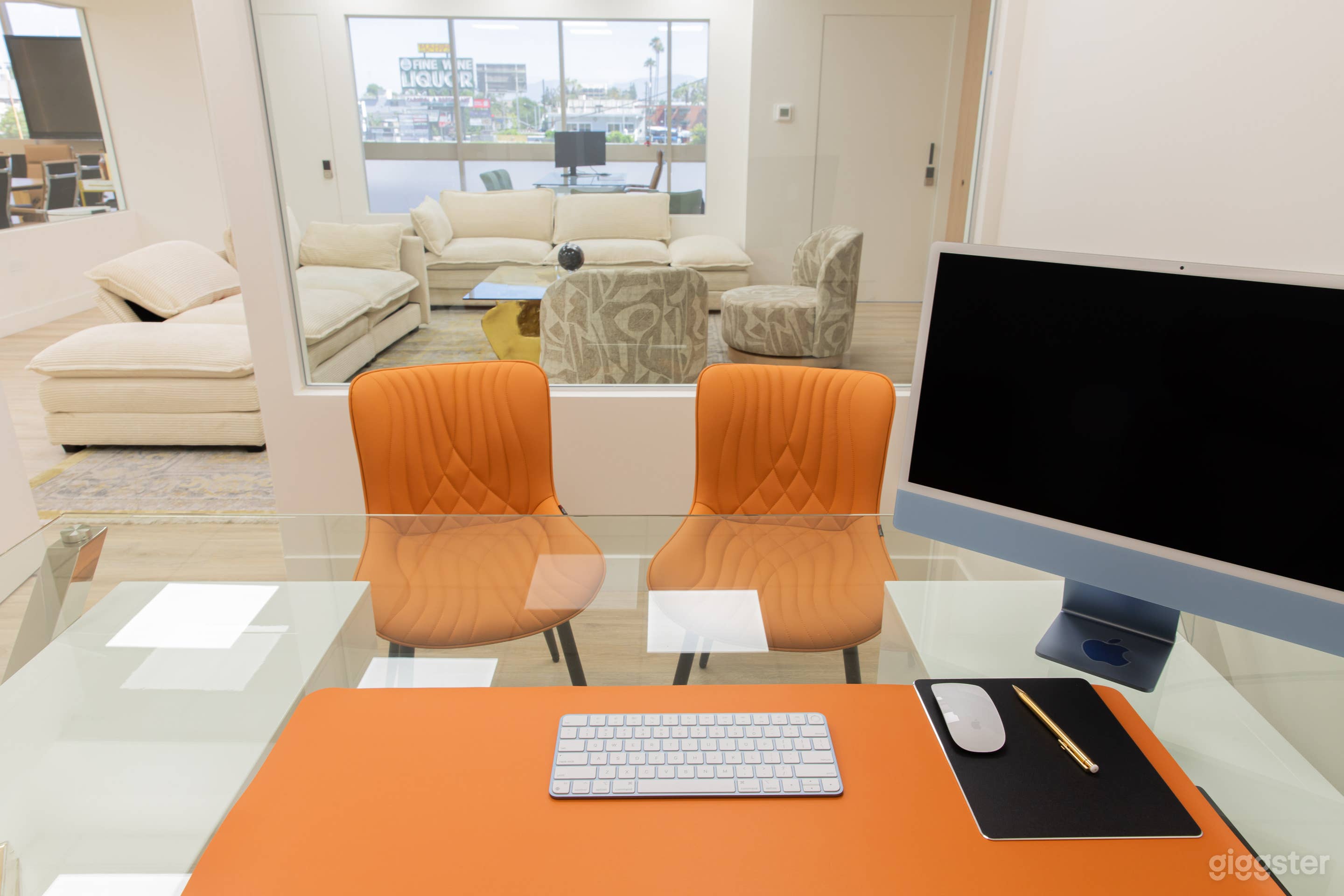 One of a kind Luxury office space for filming  Photo 2