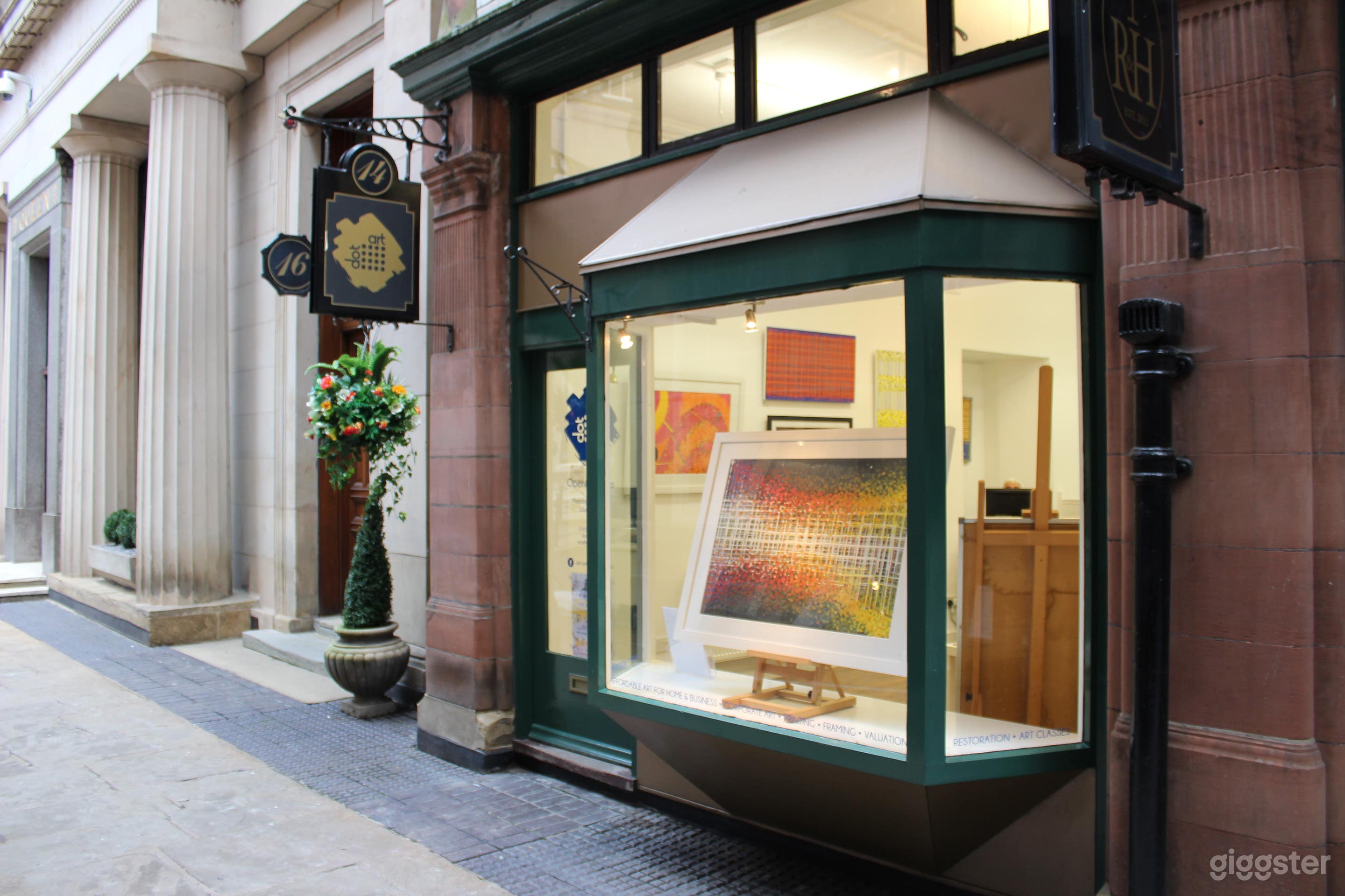 Unique Art Gallery in Historic Liverpool Avenue Photo 1