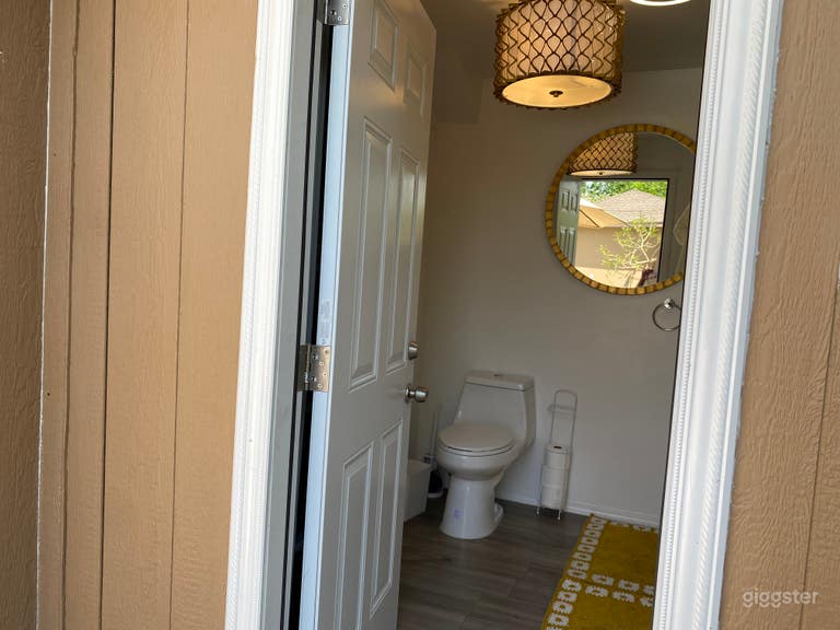  Badezimmer, eine kurze Stufe hinauf 