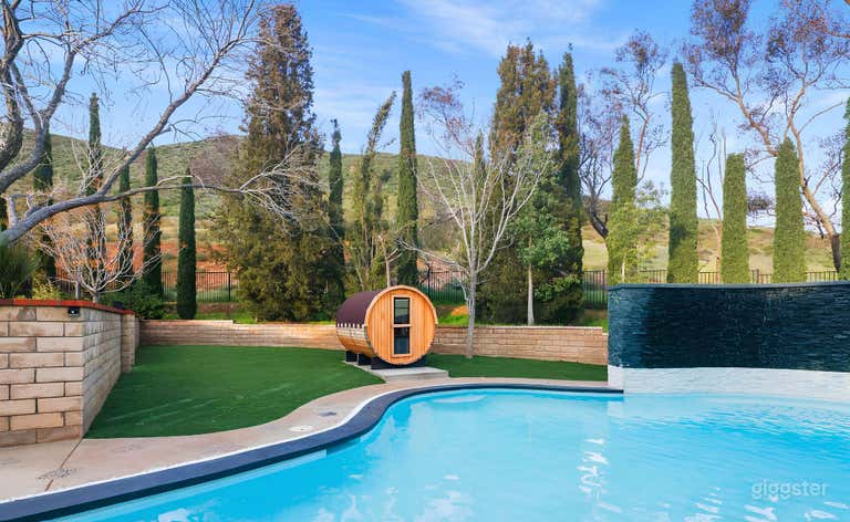  Stunning Pool with Breathtaking Views 