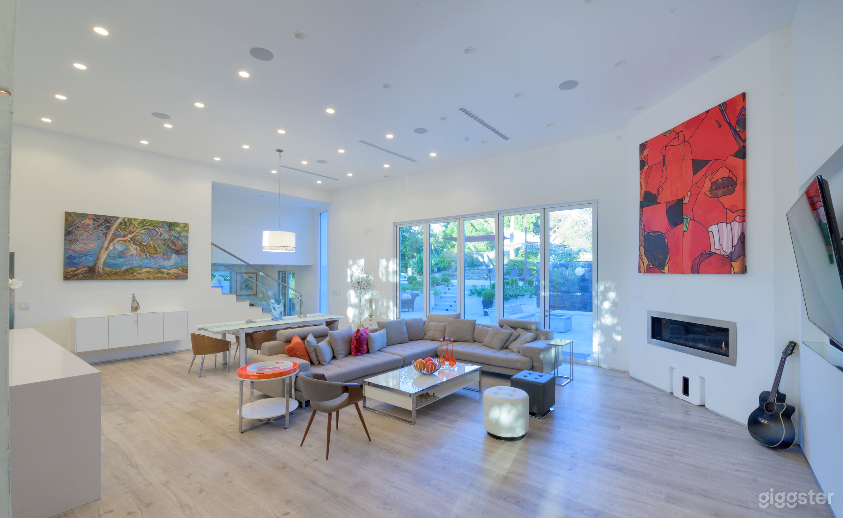 14 ft High Ceilings, Bright, OPEN Floor plan. Great for Production or Photoshoot. Huge  open concept KITCHEN. Huge   WINDOWS- Plenty of light. sunny. 