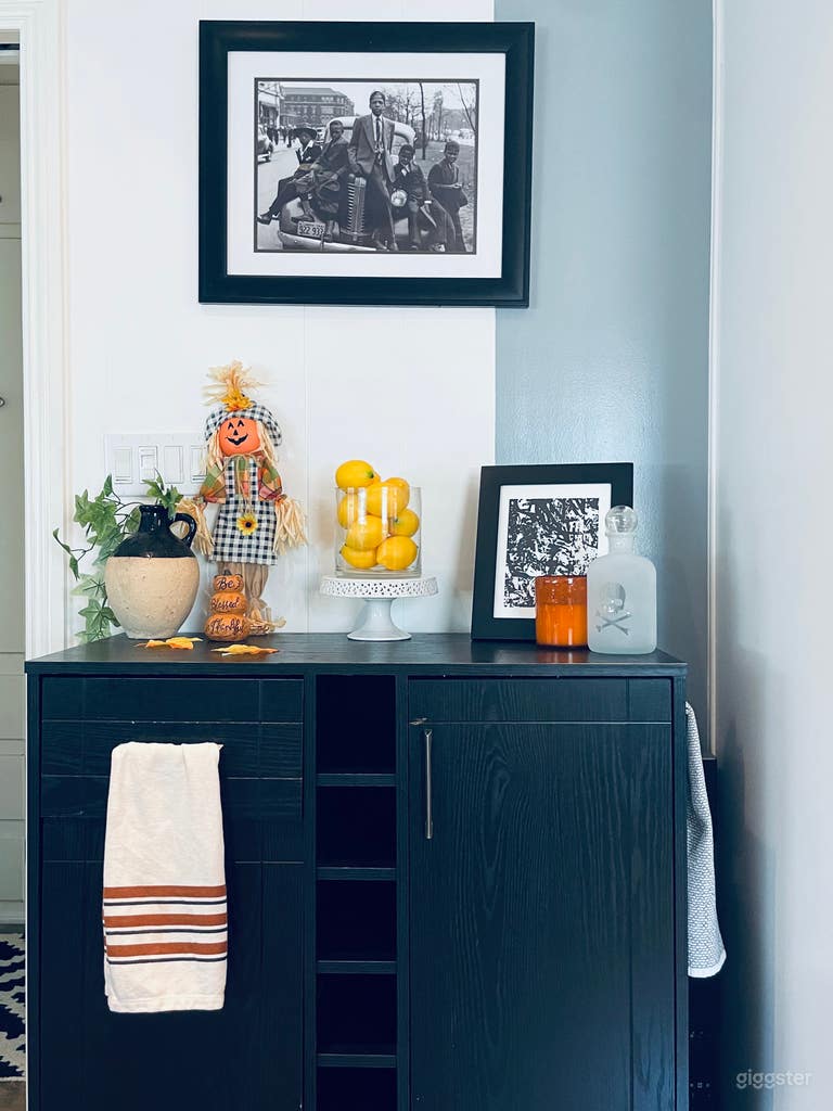  Cool, Cozy, Corner House :-)  