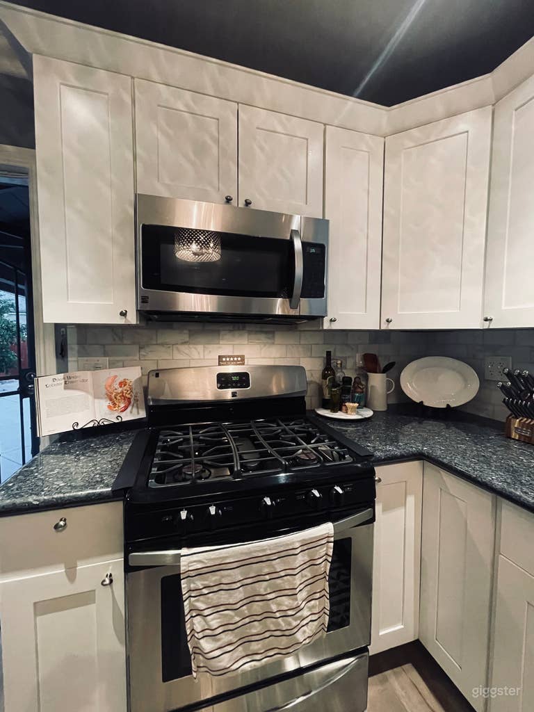  Cool, Cozy, Corner House :-)  