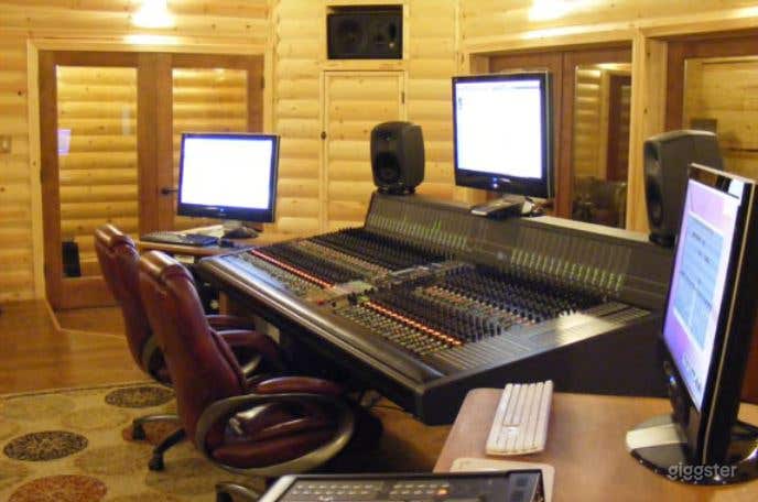 Cutting-Edge Log Cabin Recording Studio in Texas Countryside Photo 4