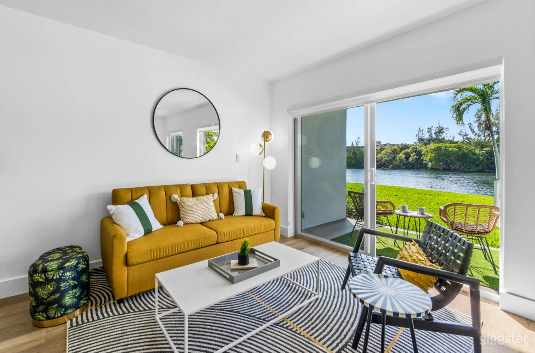 #261 Apt 3 Sunny Apartment near the Beach Photo 2