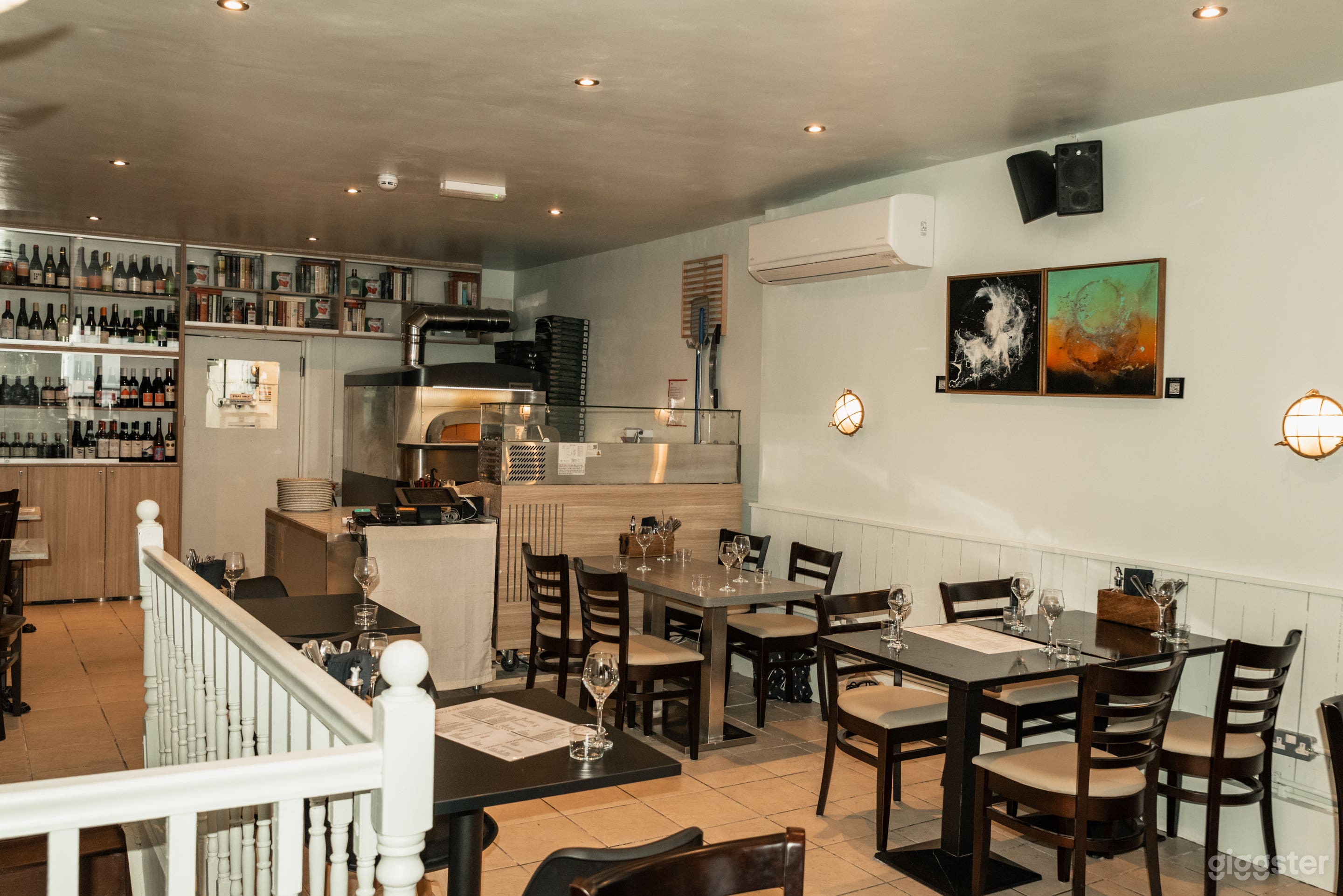 Contemporary Pizza Restaurant & Event Space Photo 4