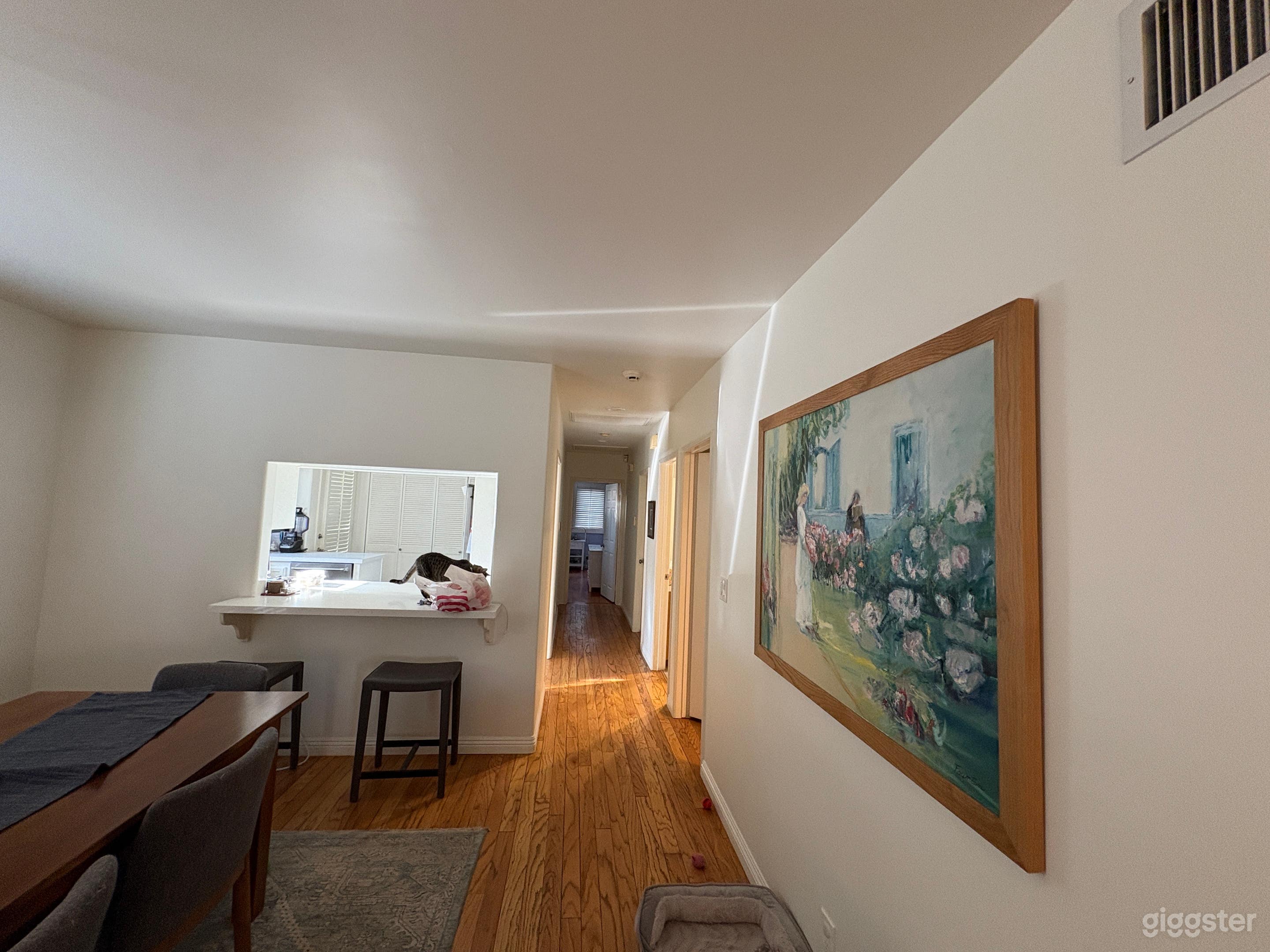 Charming craftsman home with easy parking in Mar Vista. Photo 3