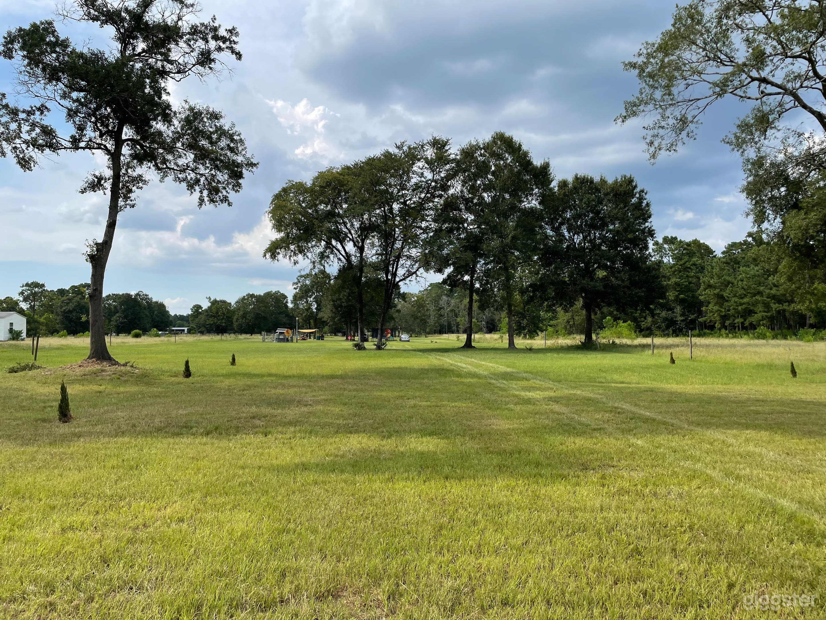 2 Acre Ranch with a 1600 sqft Pavilion & Pool Photo 2