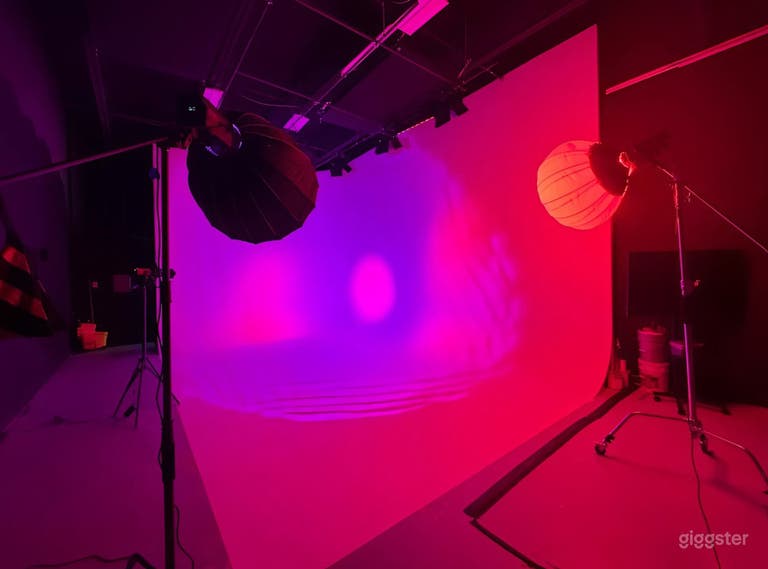  Studio cyclorama polyvalent pré-éclairé avec éclairage RGB 