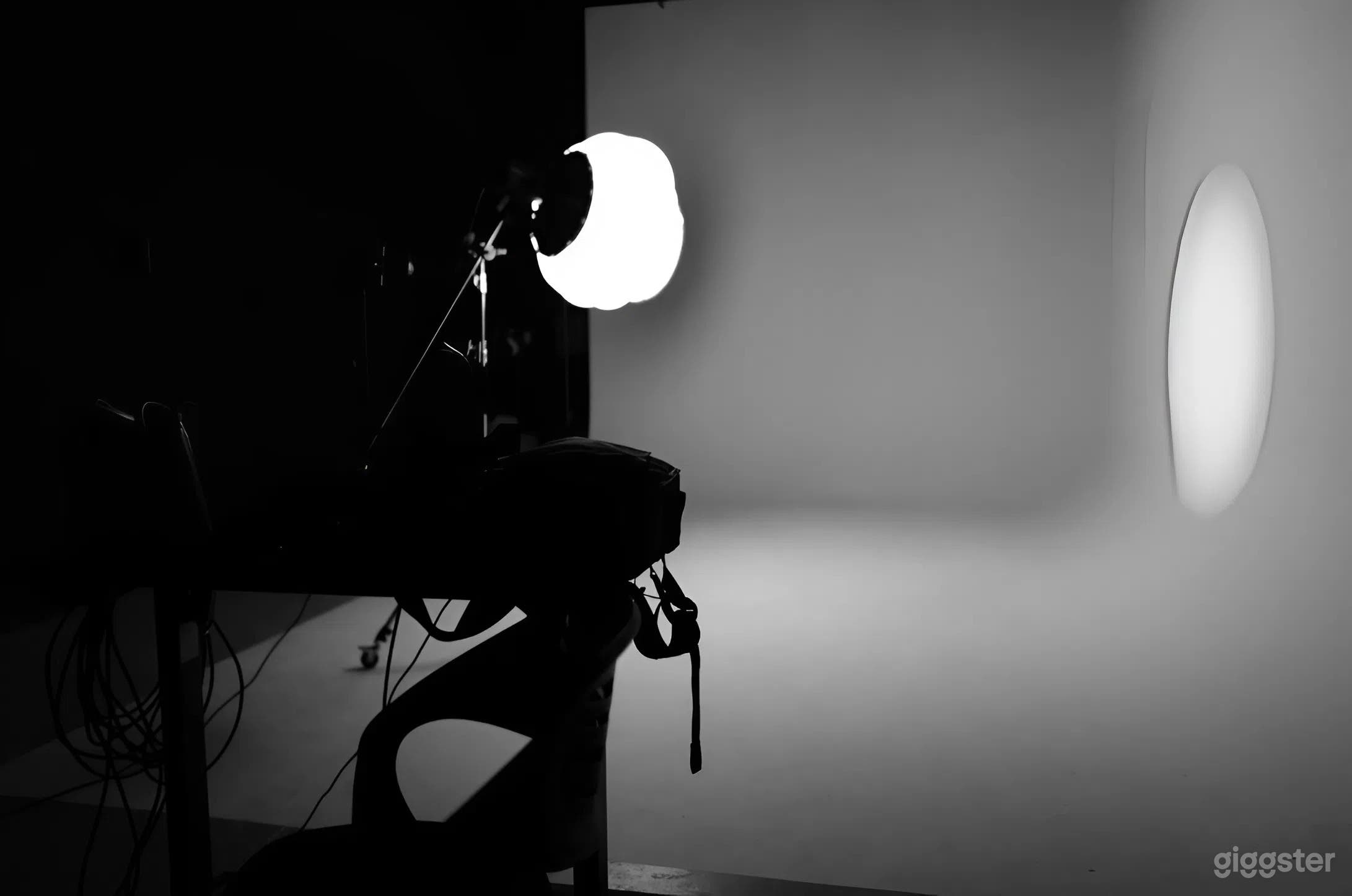 Versatile Pre-Lit Cyclorama Studio with RGB Lighting Photo 3