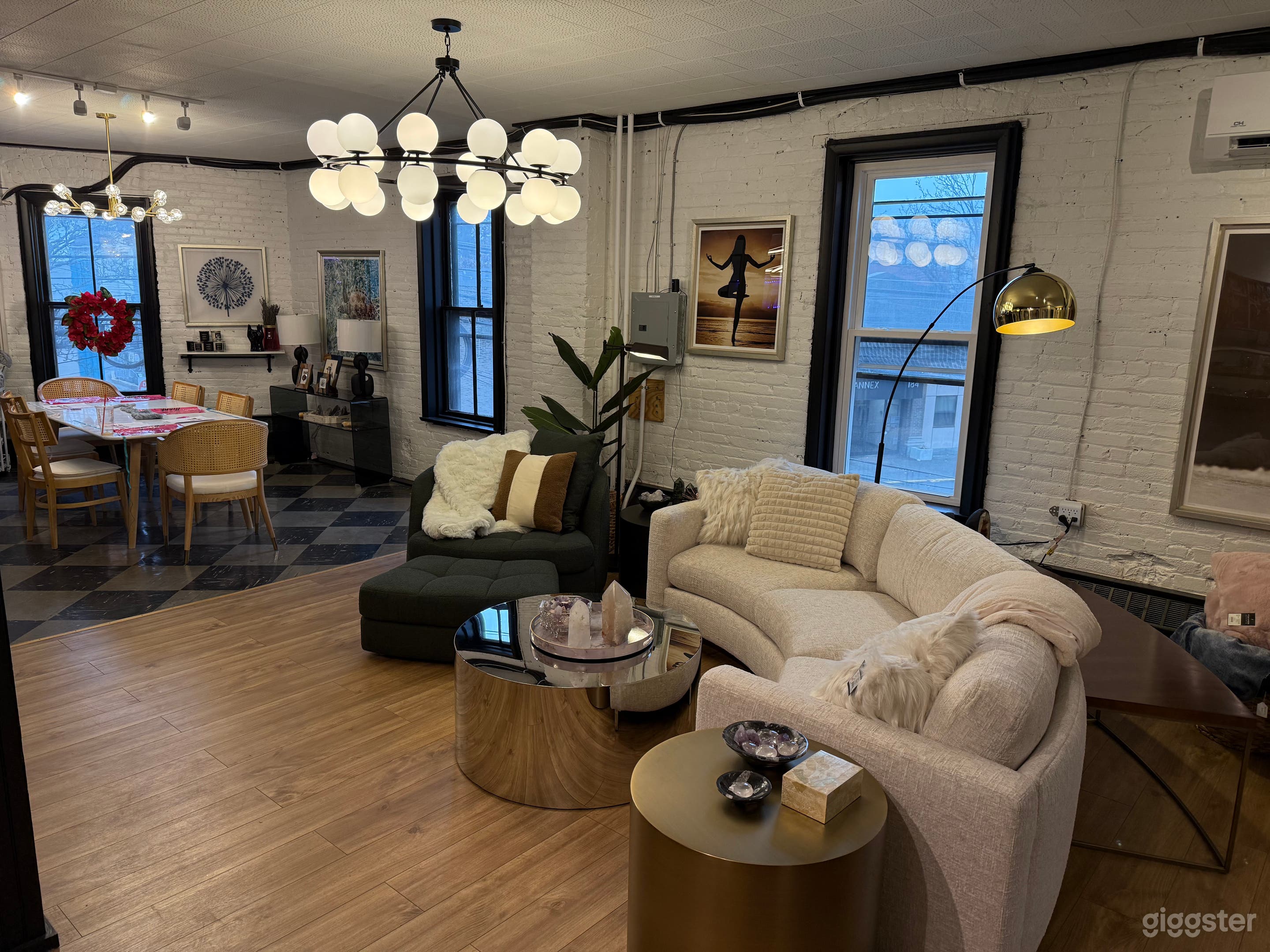 Studio in downtown Rutherford with Park views Photo 4