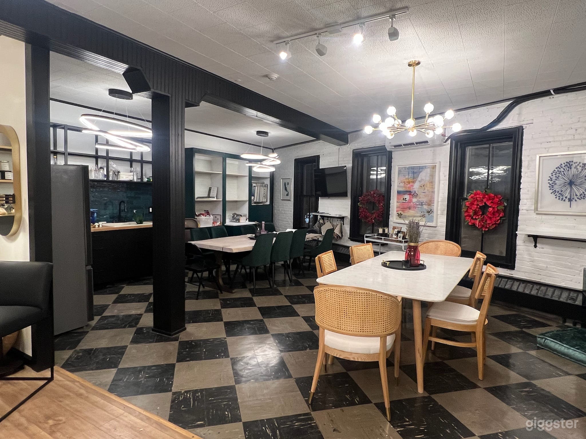 Studio in downtown Rutherford with Park views Photo 1